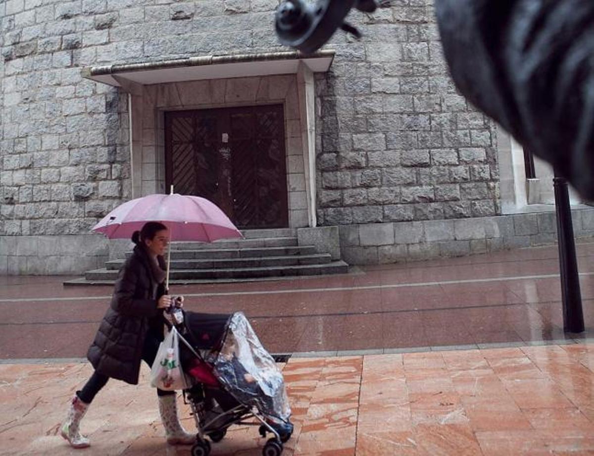 Puerta donde se abrirá al culto  exterior la nueva capilla.