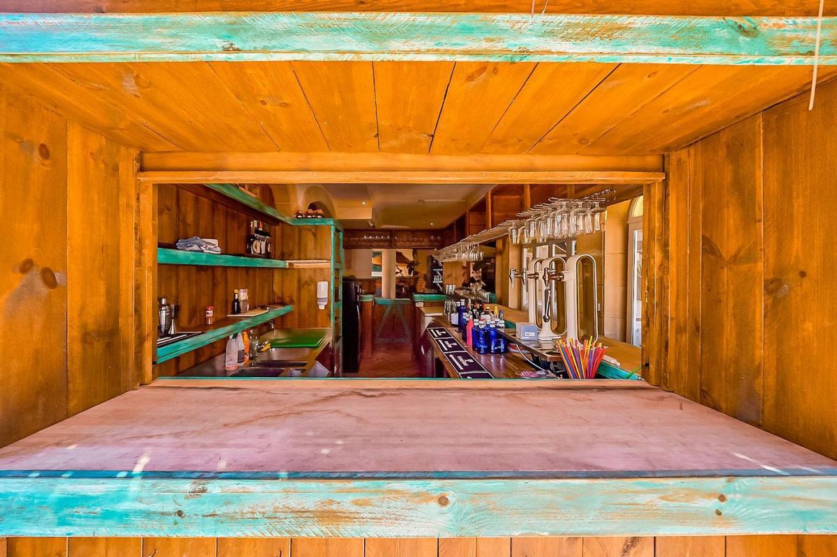 Für 250.000 Euro inseriert: So sieht es aktuell im Sharky's von "Goodbye Deutschland"-Mallorca-Auswanderer Steff Jerkel aus