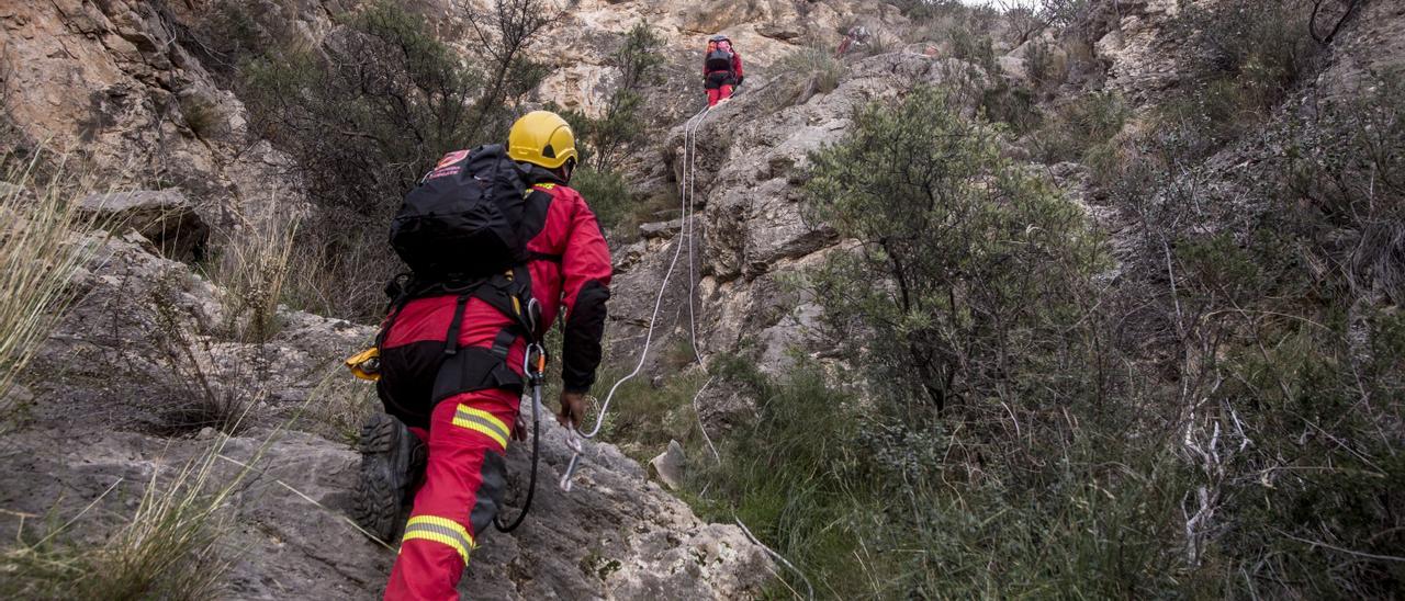 Simulacro de rescate en el barranco de Fontcalent por los bomberos de Alicante