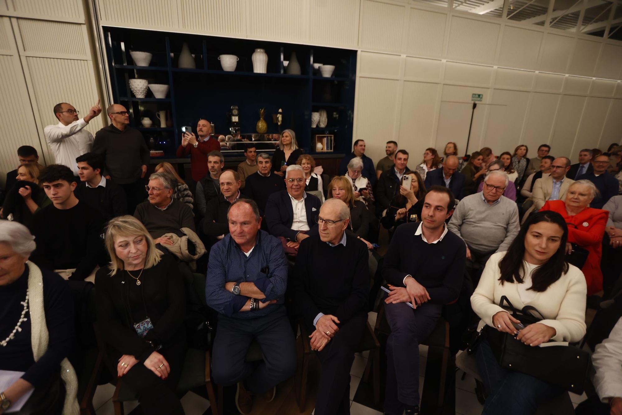 Los asistentes a la presentación del libro de Francisco Camps en un hotel de València