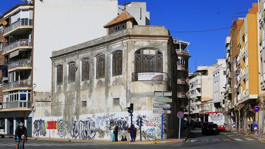 Un informe desvela el pésimo estado del techo de la antigua Fábrica de Hielo de Torrevieja