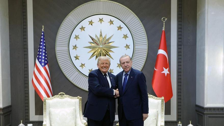 Trump recupera las amenazas a Groenlandia a su llegada a Ankara: "Debería ser nuestra, no de Dinamarca. Esto es lo que ha dañado mi relación con la OTAN"