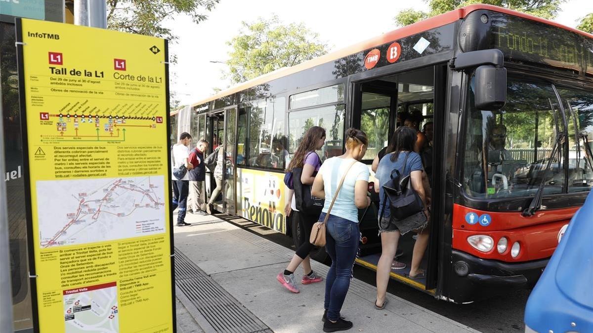 La parada del bus lanzadera de Trinitat Vella, esta mañana