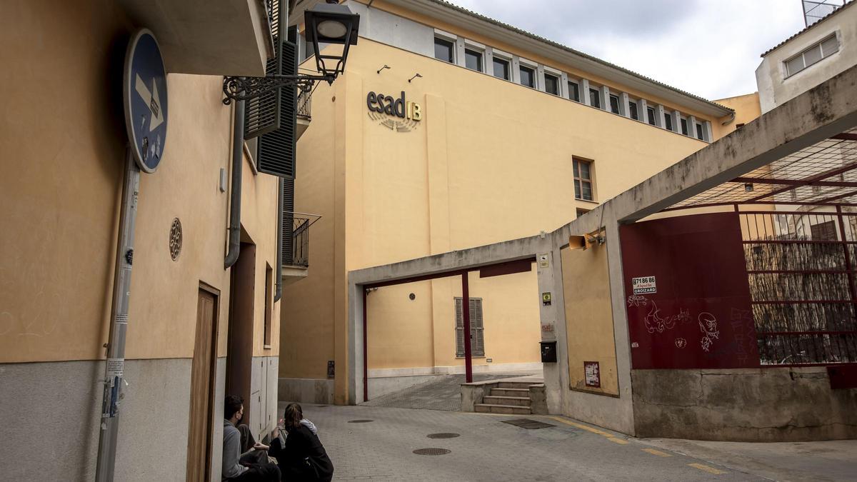 ABUSOS EDUCACIÓN BALEARES | La ESADIB solicitará un informe a Inspección educativa tras la destitución temporal del jefe de estudios por «prácticas reprobables con alumnas» ABUSOS EDUCACIÓN BALEARES | La ESADIB solicitará un informe a Inspección educativa tras la destitución temporal del jefe de estudios por «prácticas reprobables con alumnas»