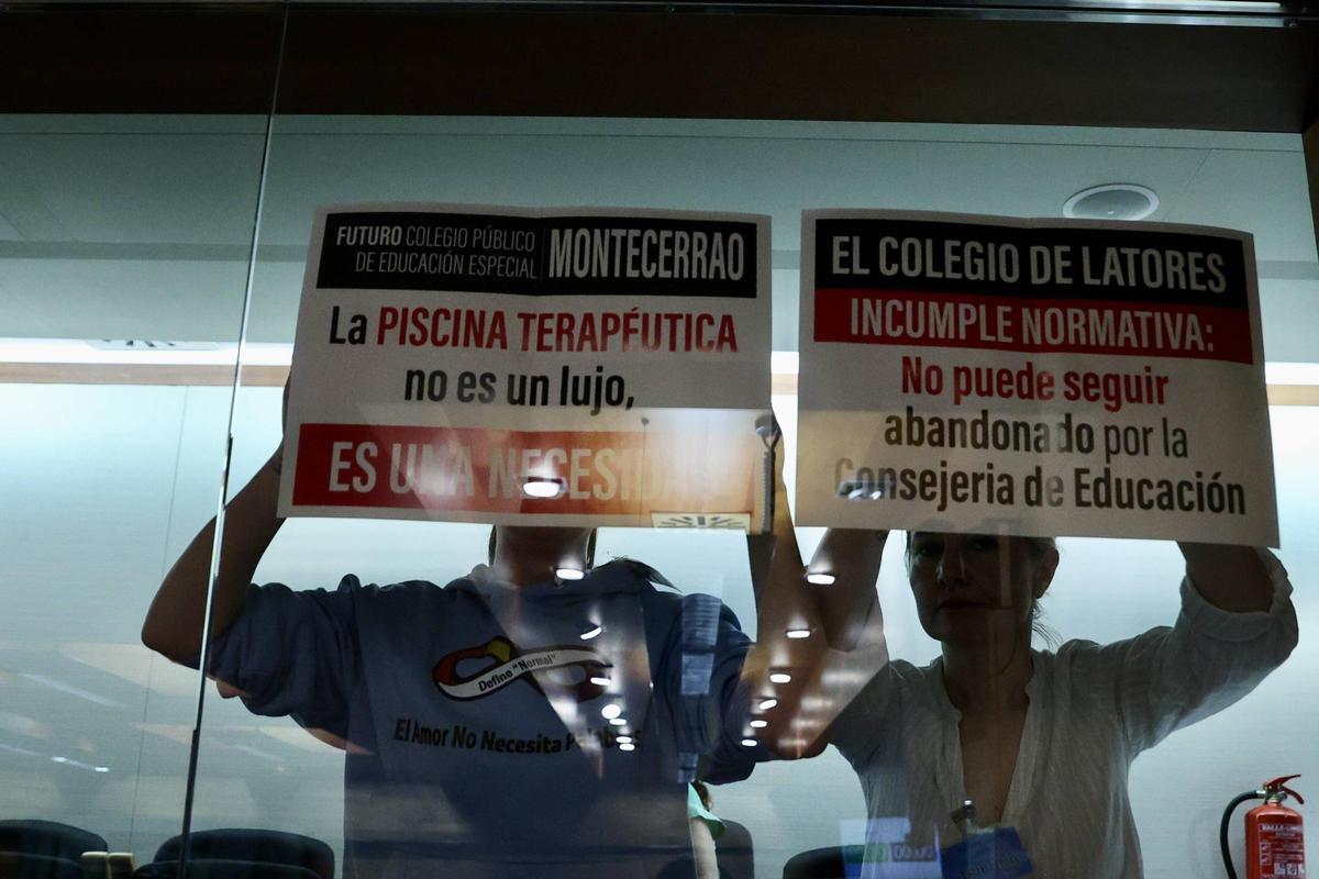 Protesta en la Junta General.