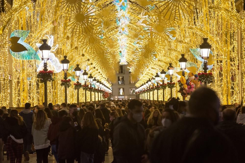 Málaga se echa a la calle para vivir su Navidad Covid-19