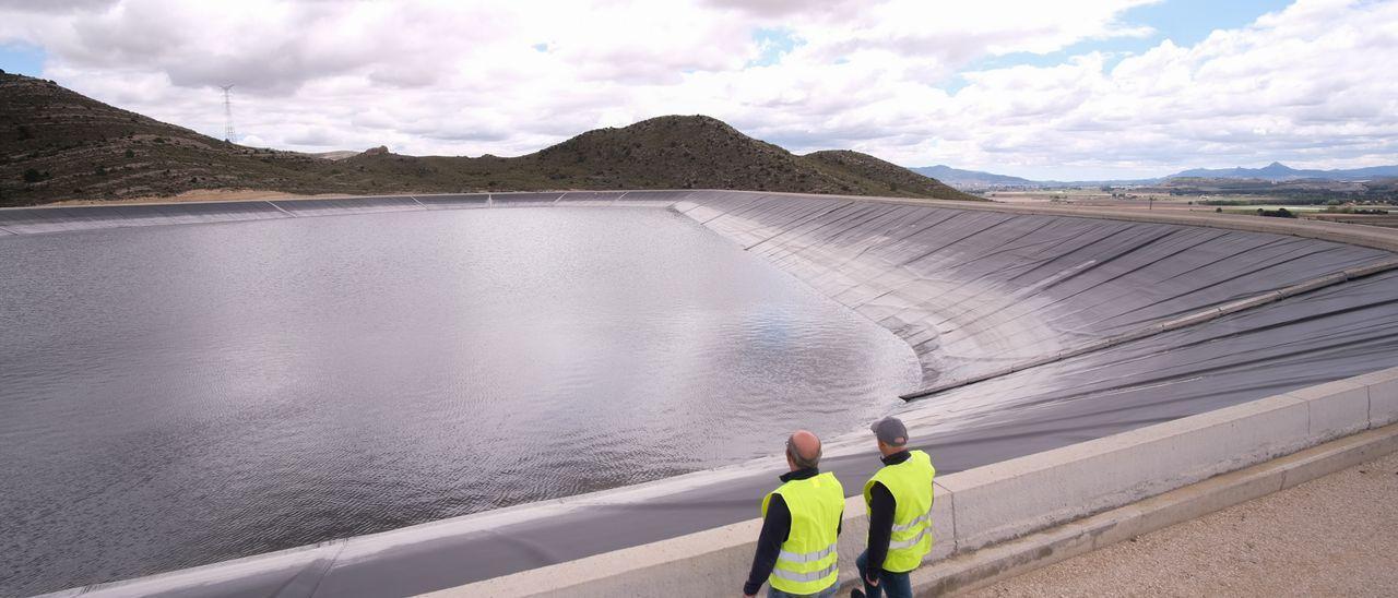 Acuerdo histórico: el agua del Júcar llegará de forma regular a la provincia de Alicante a partir de mayo. /  ÁXEL ÁLVAREZ