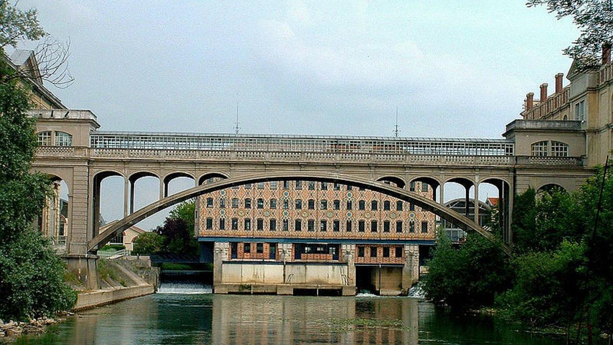 Puente Pont Hardi, construido sobre el el río Marne de la localidad francesa de Noisiel