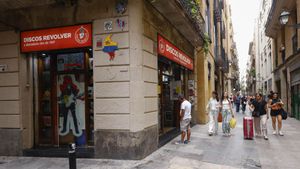 Tanca l’emblemàtica botiga Discos Revólver del carrer Tallers