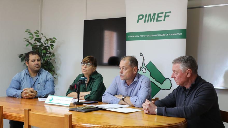 Vicent Roselló (tesorero), Lidia Álvarez (gerente), Pep Mayans (presidente) y Joan Mayans (vicepresidente).