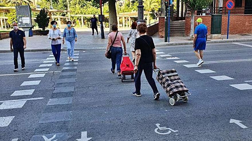 Pasos de cebra seguros y con distancia social en Molina