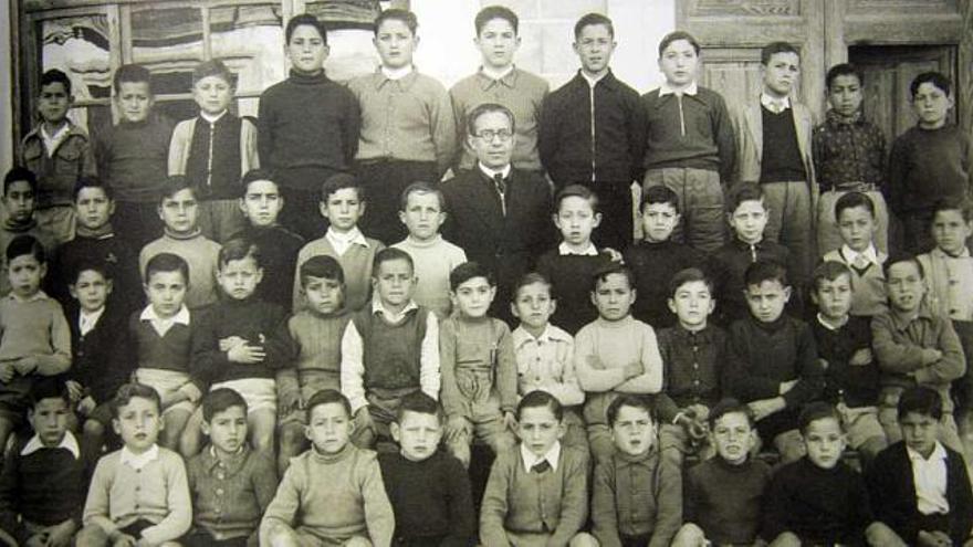 Fotografías de la exposición &quot;Els xiquets a l&#039;escola. 1900-1950&quot; organizada por la Fundación Cirne