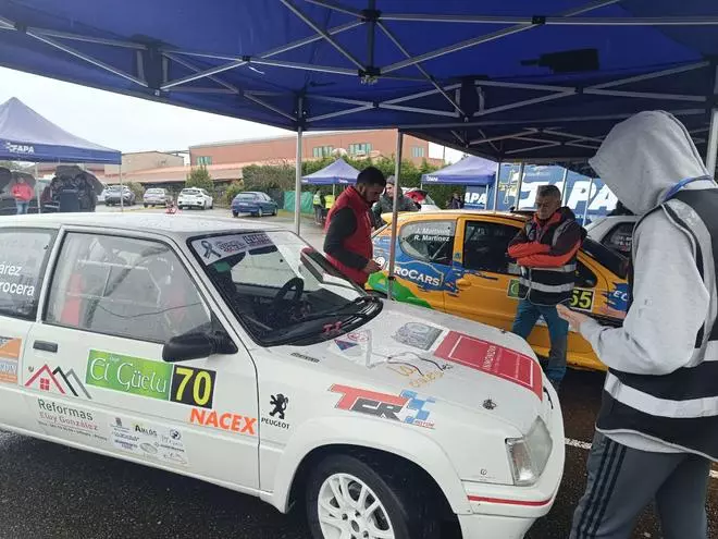 Un centenar de motores rugen en Llanera en la cuarta edición del RallySprint