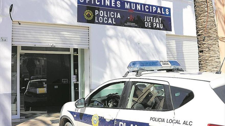 Alcalà regula la segunda actividad de los agentes de la Policía Local