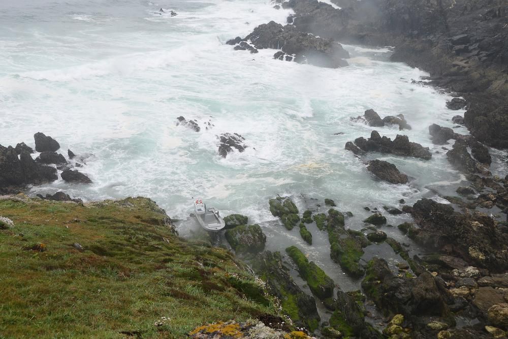 El patrón fue evacuado por el Pesca 1 y trasladado a Vigo en estado grave