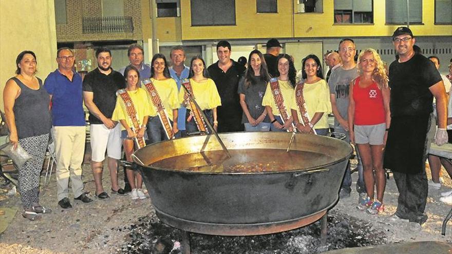 2.300 personas cenan ‘tombet de bou’ en las fiestas de Nules