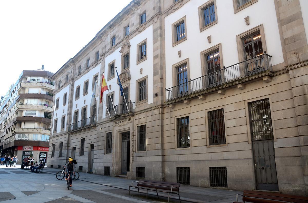 Fachada de la Audiencia de Pontevedra.