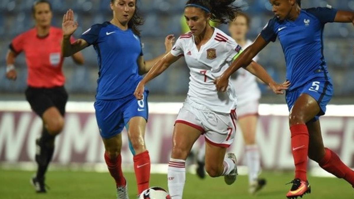 La jugadora de la selección española, Nahikari García, en una acción de la final ante Francia del Europeo sub-19.