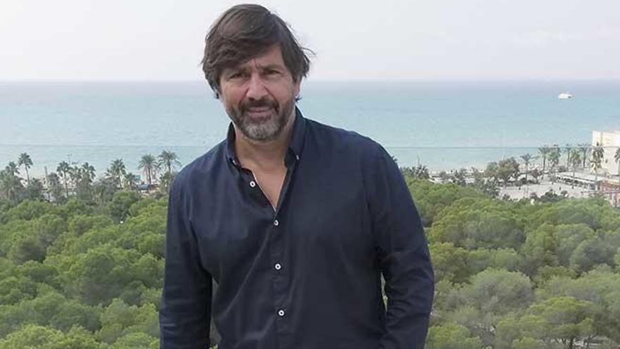 Gabriel SubÃ­as posa ayer en el Iberostar LlaÃ¼t de Playa de Palma.