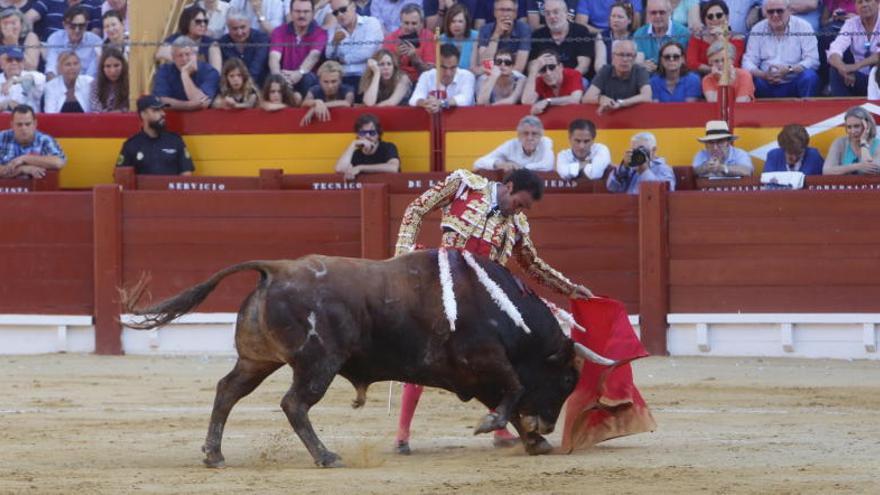 Enrique Ponce en su primero de la tarde