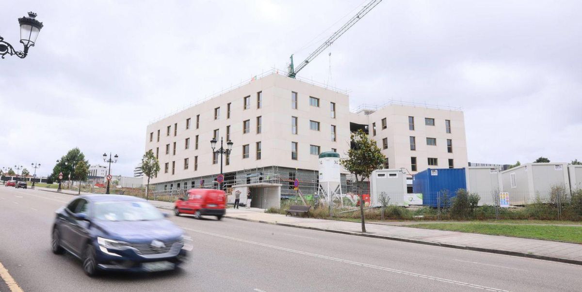 Aspecto actual de las obras de la nueva residencia del entorno del HUCA.  | MARIO CANTELI