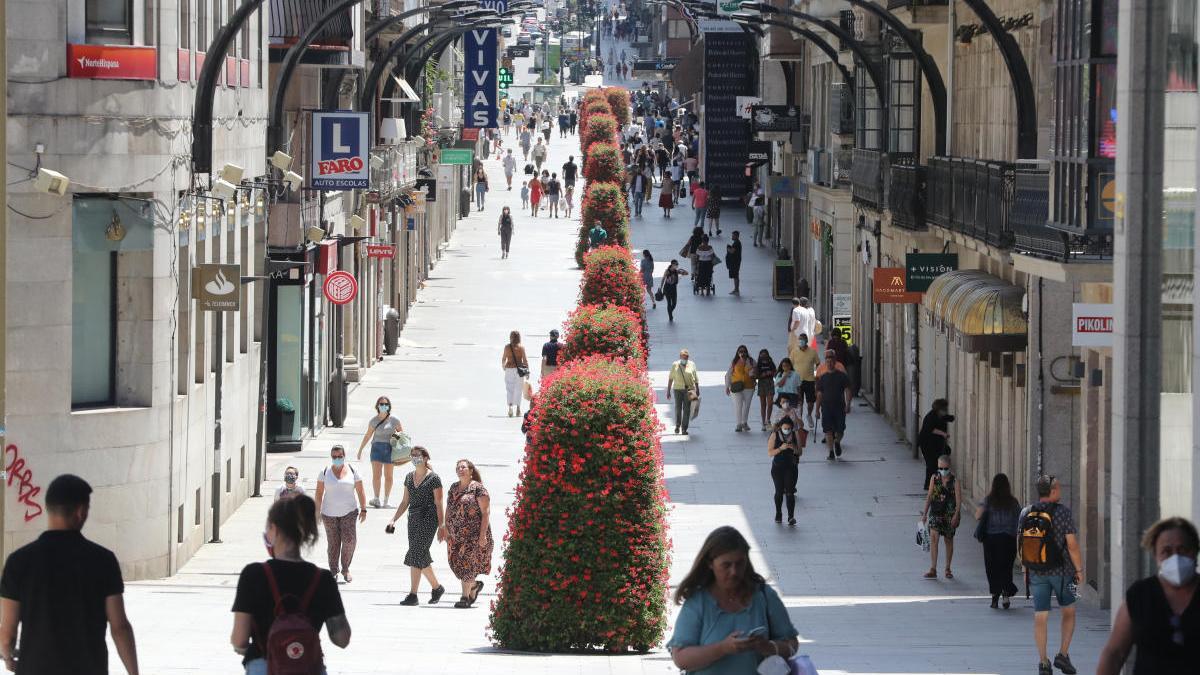 Vista de la calle Príncipe de Vigo en la que se regulará el tráfico peatonal para reducir el riesgo de contagio por coronavirus. // Ricardo Grobas