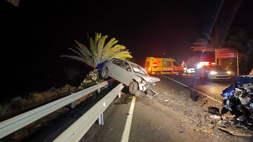 Un fuerte accidente en La Palma deja dos fallecidos y una herida en estado grave