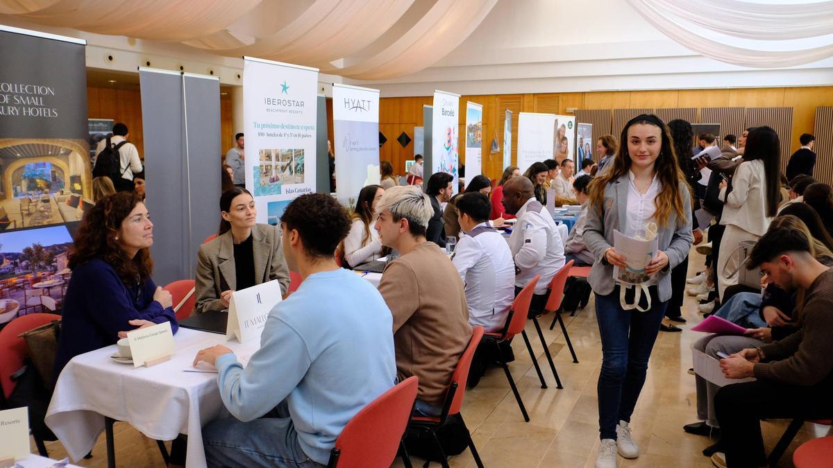 VÍDEO | La Escuela de hostelería de Baleares celebra la XXII Jornada de Empresas en la UIB