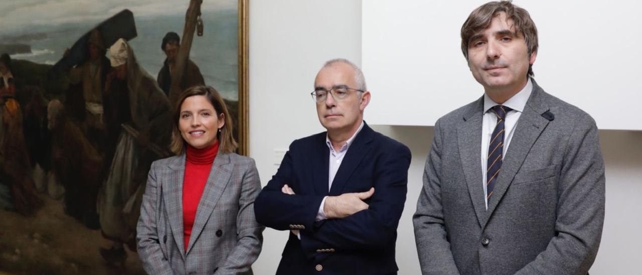 Pela izquierda, Cristina Heredia, Antón García y Alfonso Palacio, esti día, nel Muséu de Belles Artes. | Fernando Rodríguez