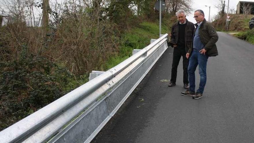 El alcalde y el edil de Urbanismo, ayer, junto a la bionda.