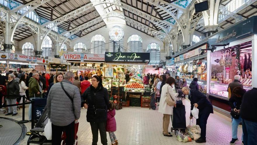 El Mercado Central, a reventar para las compras de Navidad