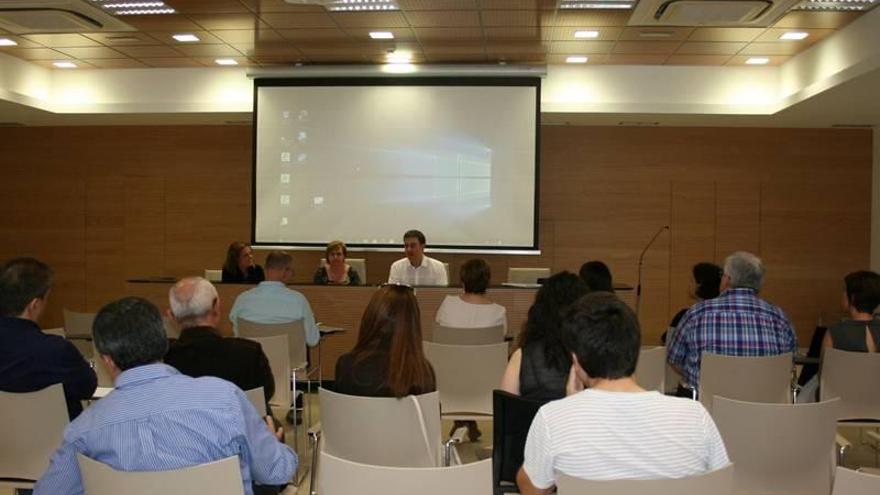 El V Encuentro de Archiveros reúne a 20 profesionales en Almassora