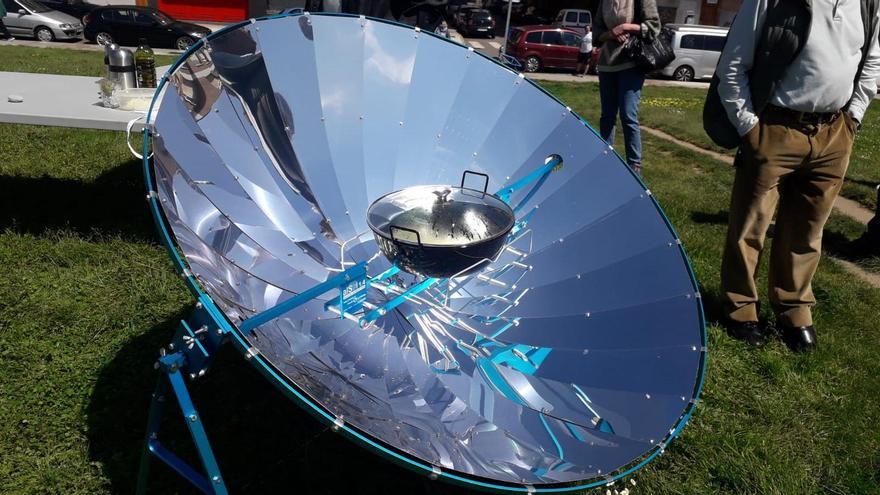Un "ovni" en el Solarón de Gijón: el curioso aparato detrás de un reivindicación histórica.