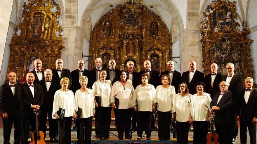 El coro &quot;Las Almenas&quot; de Puerto de Vega.