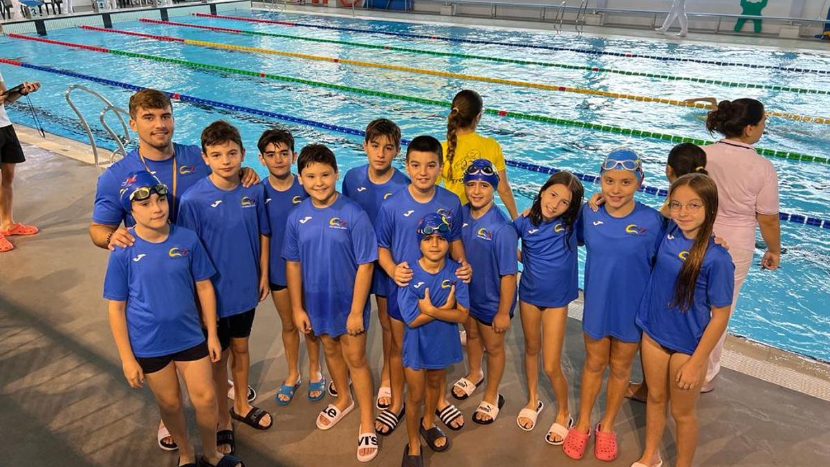 Nadadores del club de Xàtiva en la jornada de liga en Gandia.