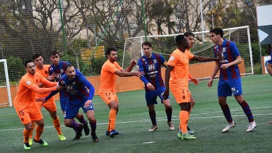 A tortas por el play-off en la Tercera División balear