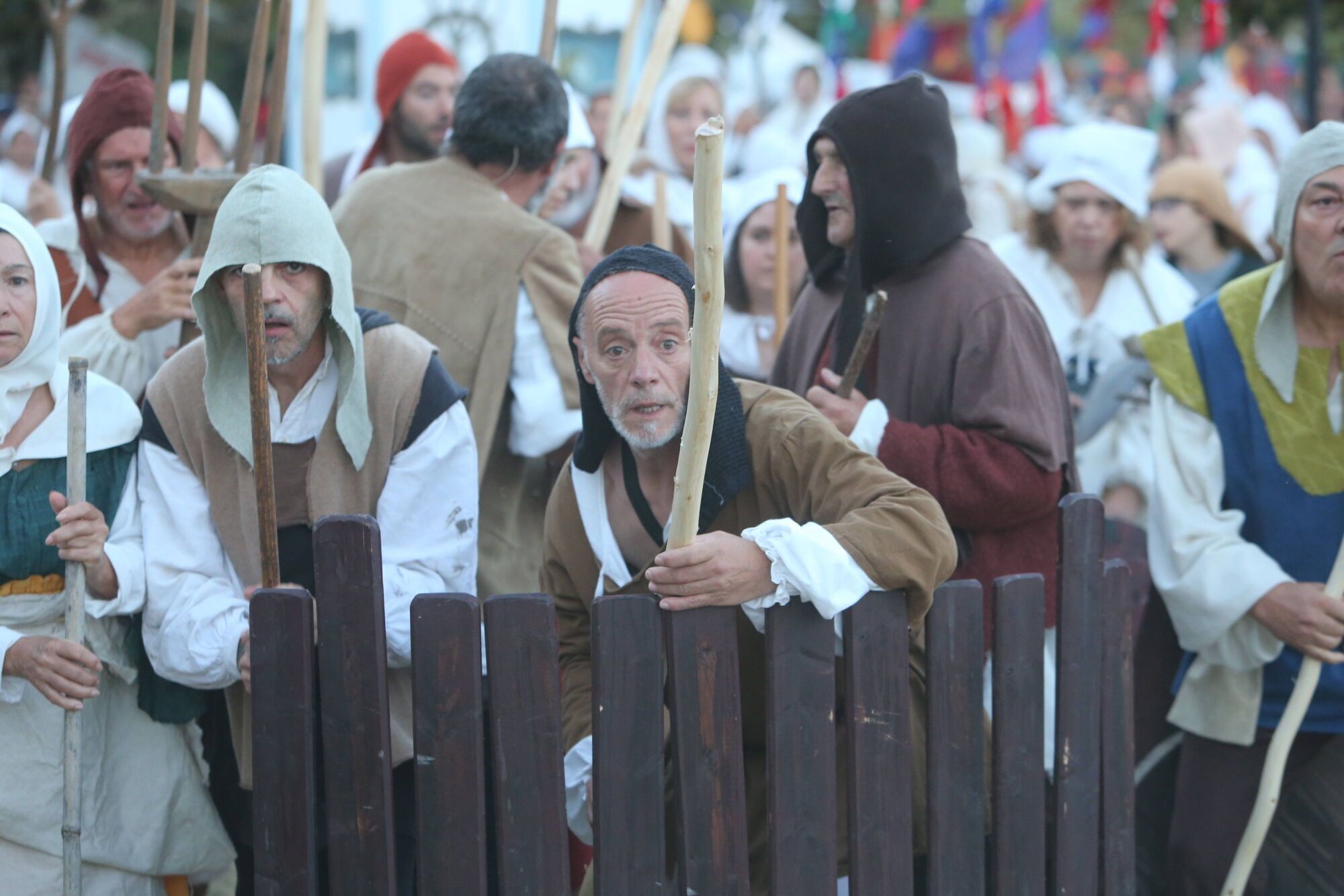 REPRESENTACION TEATRAL DE LA INVASION TURCA DEFENSA DA VILA POR LAS CALLES DE CANGAS