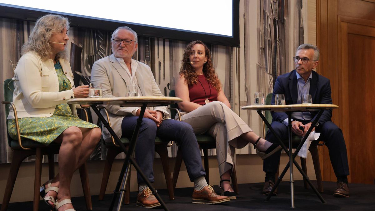 La Dra. Araceli Boraita, el Dr. Eduardo Zaragozá, la Dra. Irene Montoro y Dr. Miguel Ángel Buil, de Ascires Grupo Biomédico.