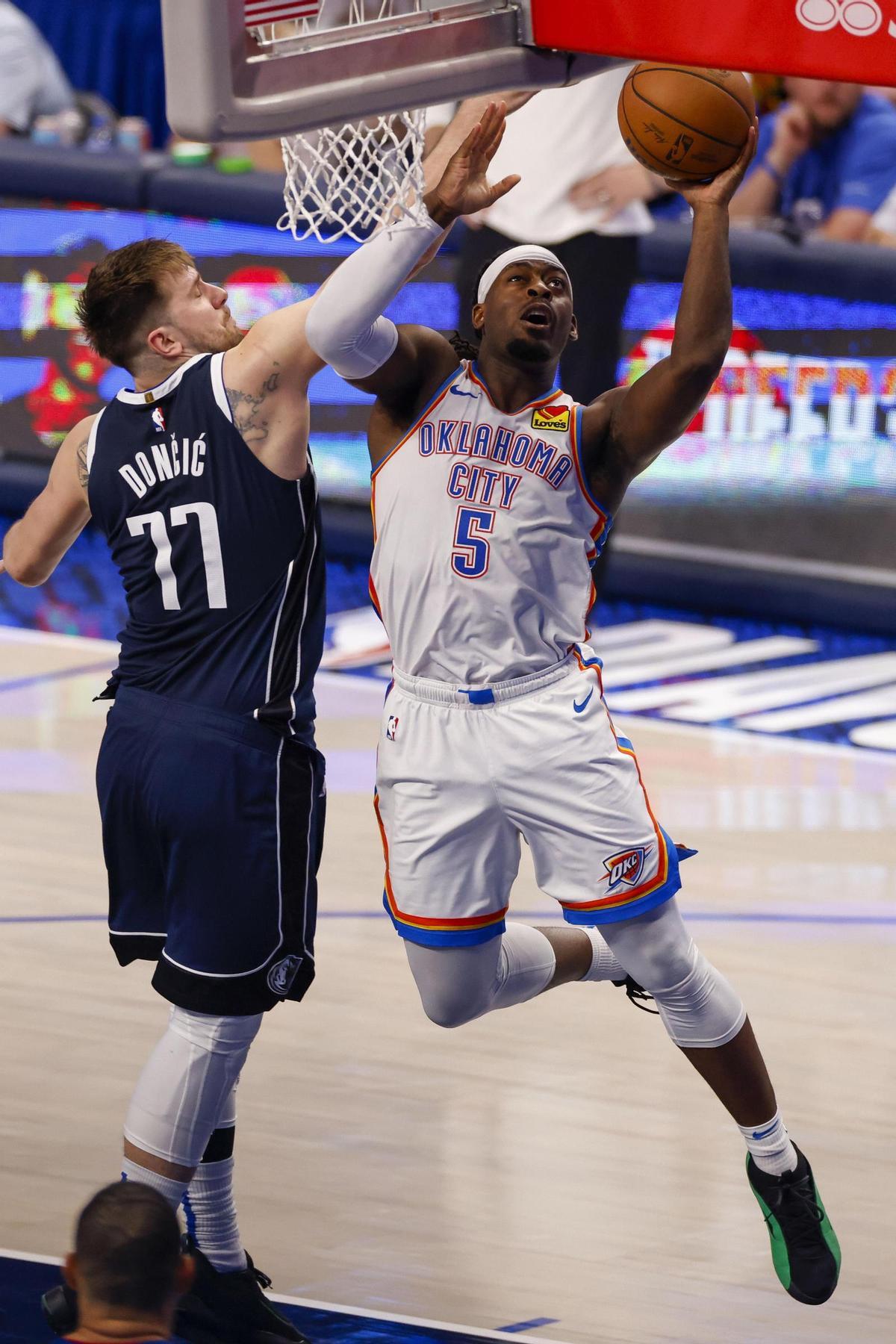 Oklahoma City Thunder y Dallas Mavericks tienen la serie 2-2.
