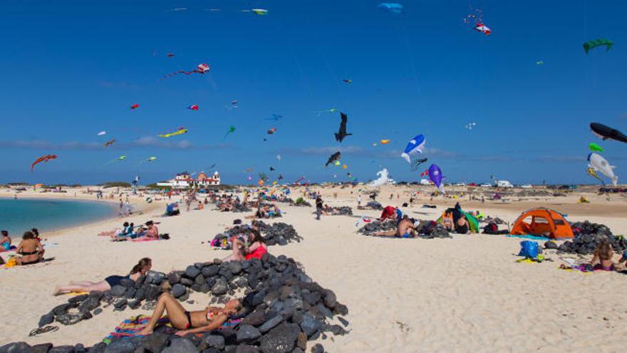 La playa de El Cotillo acoge el Festival del Mundo de Cometas