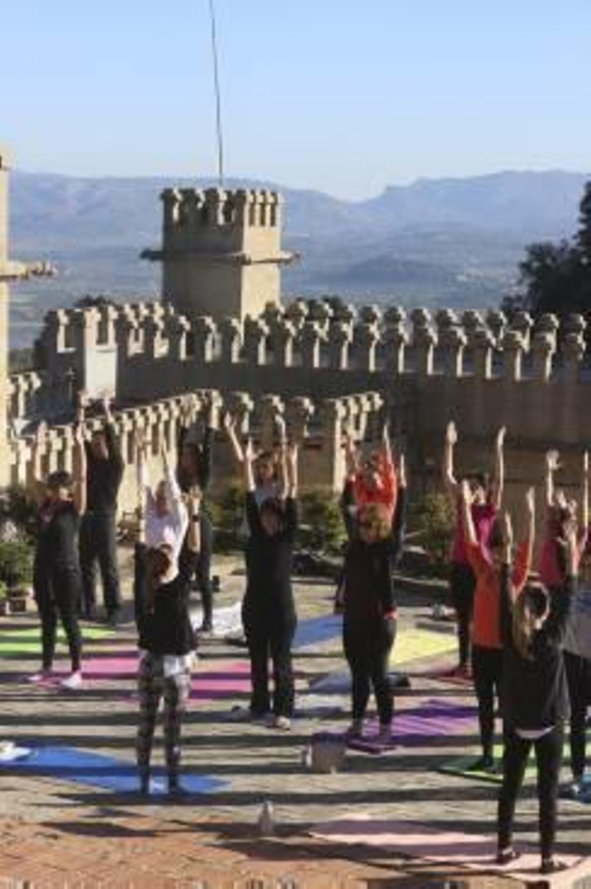 El castillo de Xàtiva alberga sesiones de yoga y meditación para "impregnarse de historia"