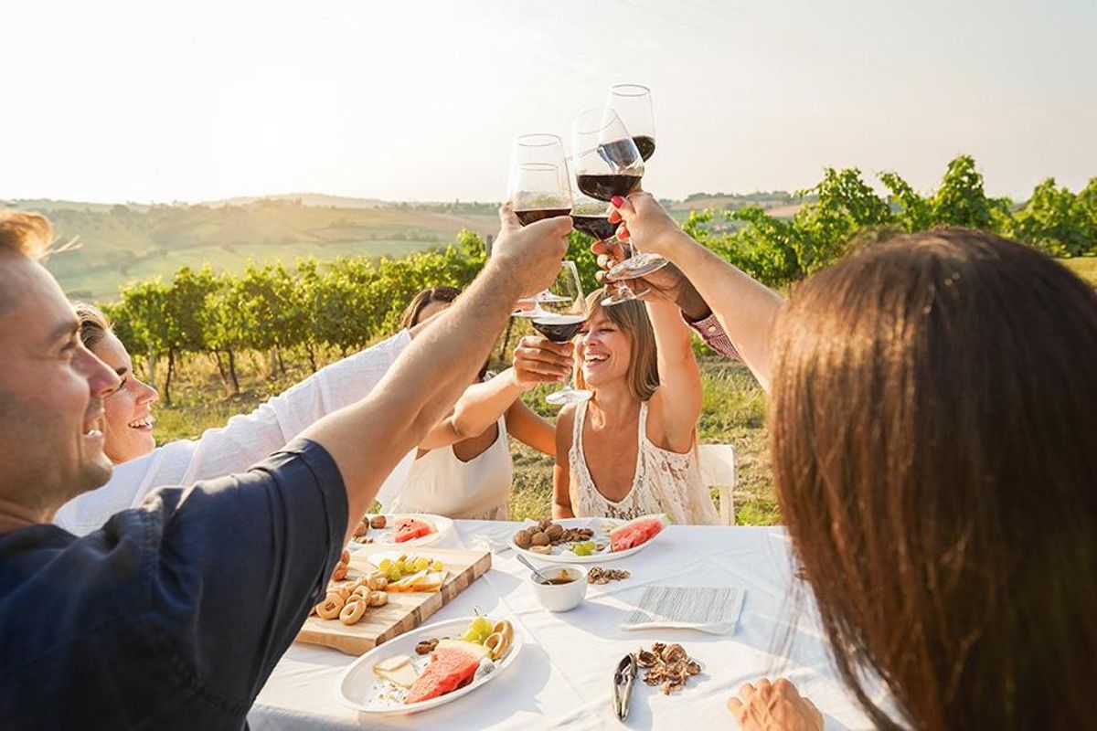 Una selección de vinos para disfrutar con amigos este verano