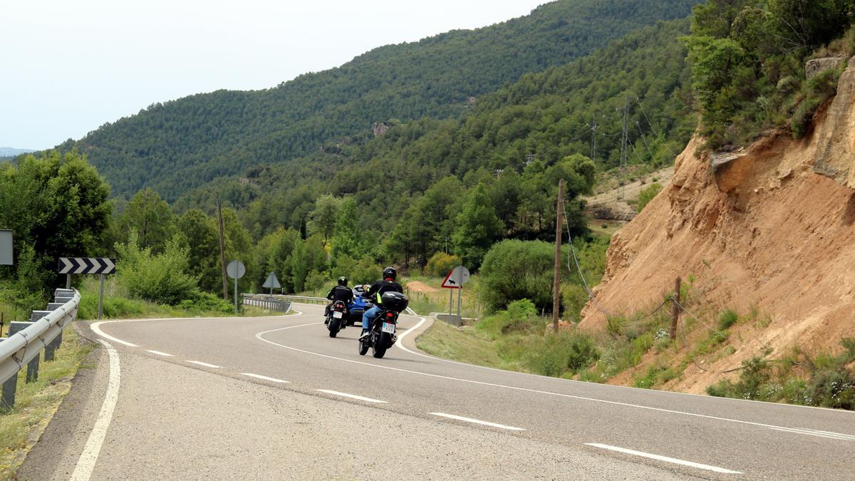 Imatge d'arxiu de la carretera C-462 amb motos circulant