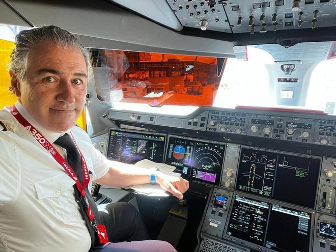La pasión por los aviones, el accidente en Oporto y las puertas blindadas por el 11-S; la vida del comandante Ramon Vallès