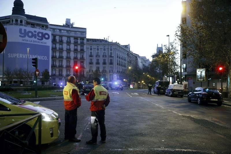 Un turolense estrella su coche contra la sede del PP en Madrid