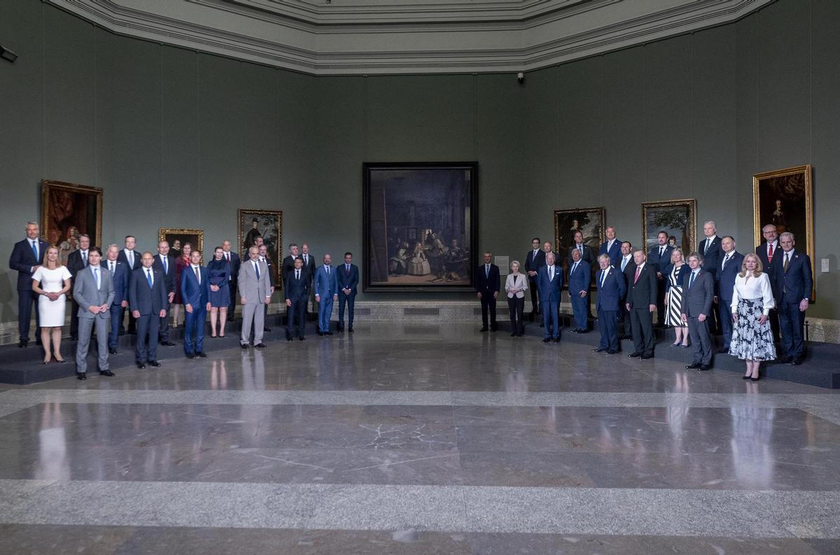 La foto familiar de los líderes de la OTAN en el Museo del Prado