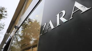 Una empresa cambia la etiqueta de las prendas de Zara y las revende seis veces más cara