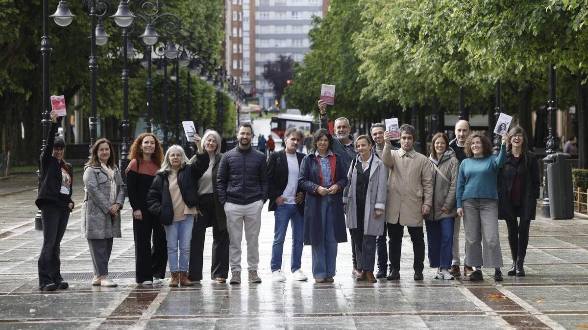 VÍDEO: La Fundación Municipal de Cultura y los libreros celebran la medalla de plata de la ciudad para una Feria del Libro de Gijón de décimo aniversario