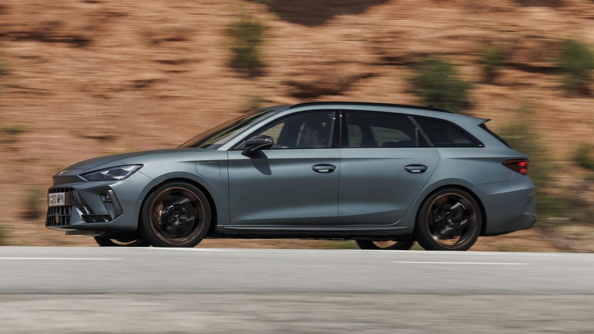 Cupra estrena las versiones Beyond en Formentor, León y Terramar