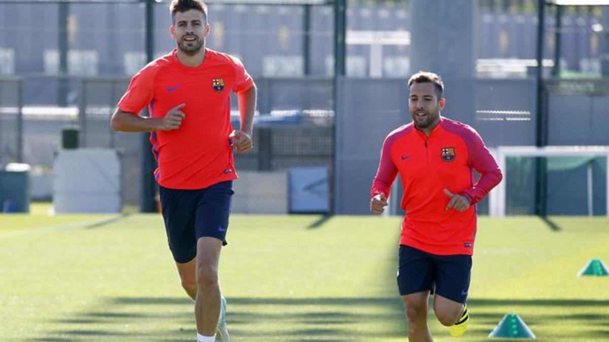 Piqué y Alba siguen sin recibir el alta médica